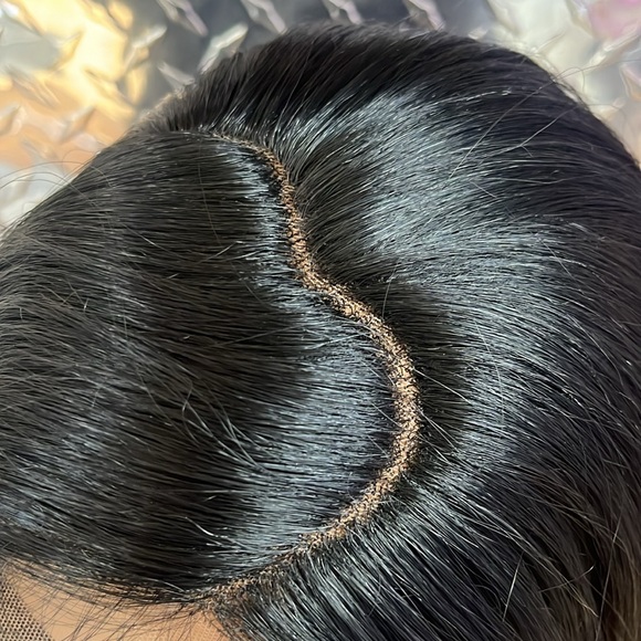 - Beautiful lace pre parted lace front - Picture 3 of 6